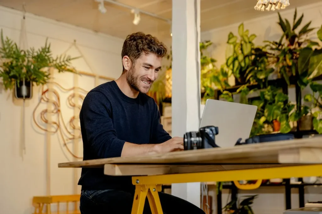 Foreign entrepreneur working from a Bali co-working cafe